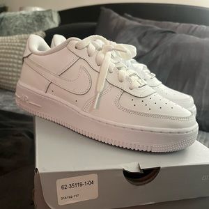 NIKE AIRFORCE 1 (worn once !!!!)